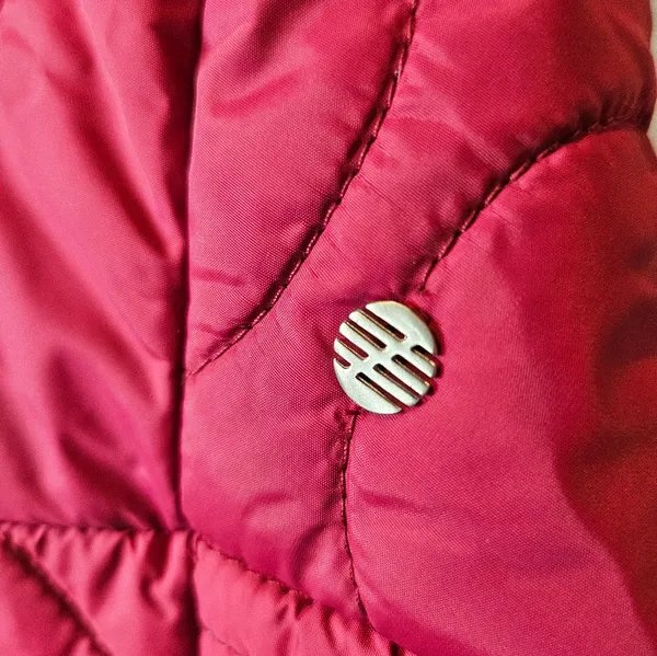 Zella Quilted Shoulder Bag in Fuchsia - Image 8