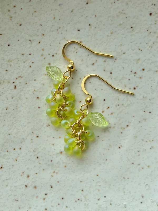 Handmade aurora light green tiny drop Czech glass grape muscat dangle earrings💚 - Image 6