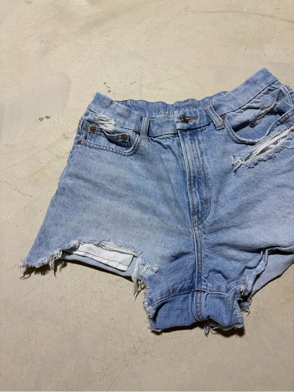 American Eagle Outfitters curvy 90s boyfriend light blue jean shorts 6 - Image 2