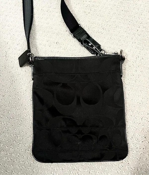 🖤 Black Coach Purse - Image 5
