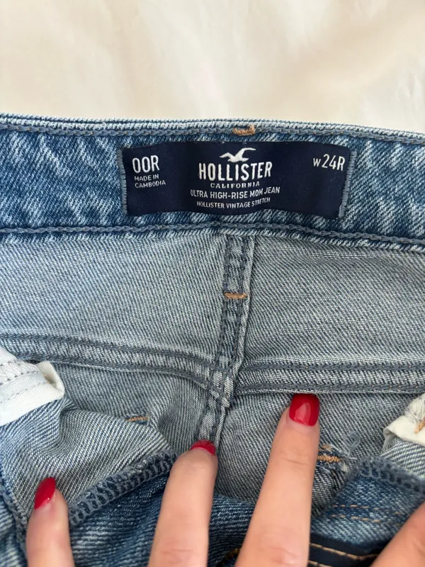 Hollister High-Rise Mom Jeans - Image 3