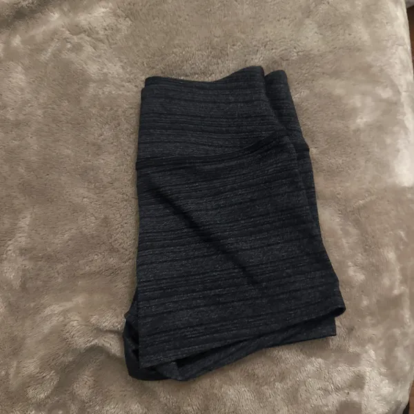 Beyond yoga spacedye dark grey yoga booty shorts - Image 4