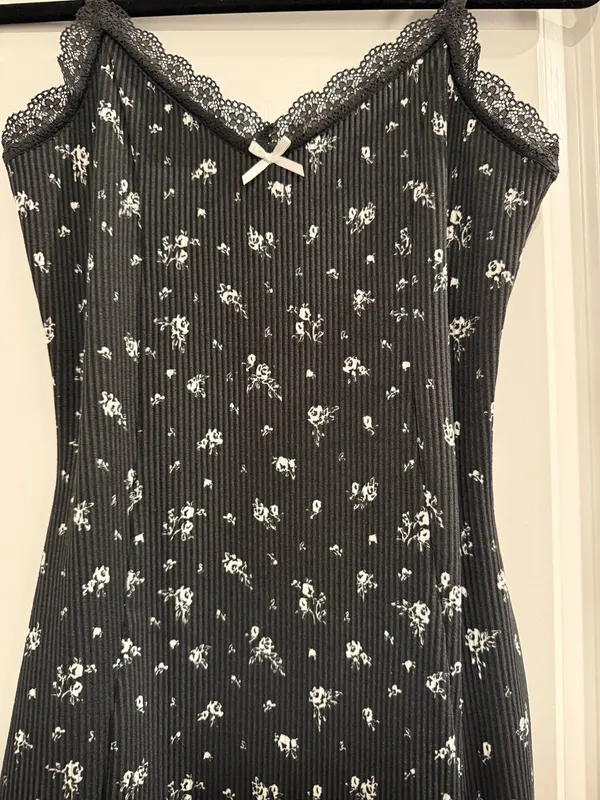 Black mini dress with floral print and lace trim - Image 2
