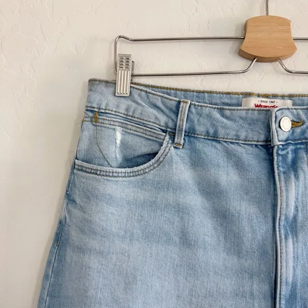 Wrangler High Rise Loose Straight Distressed Light Wash Jeans Size 12 - Image 8