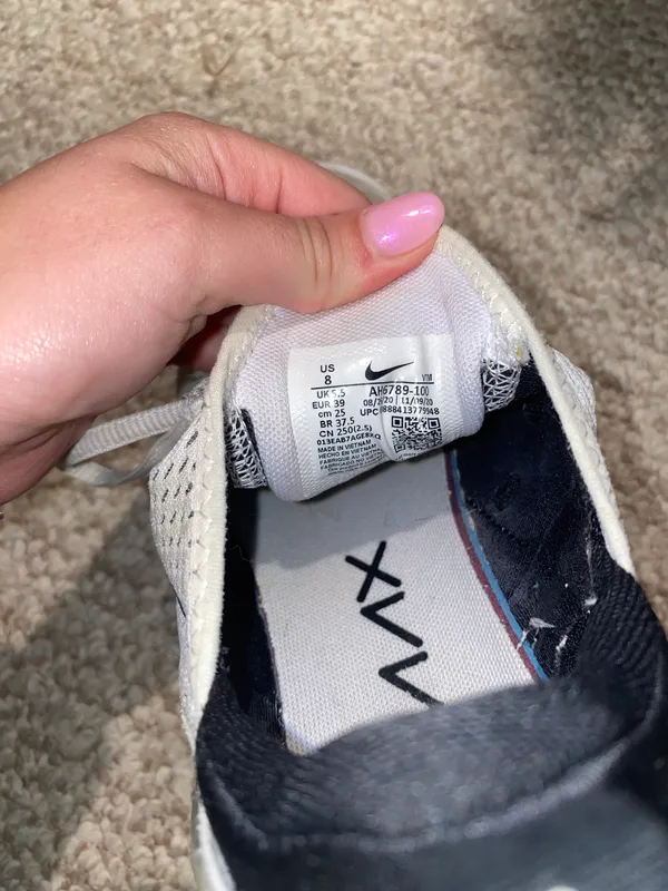 Nike Air Max 270 Shoes - Image 4