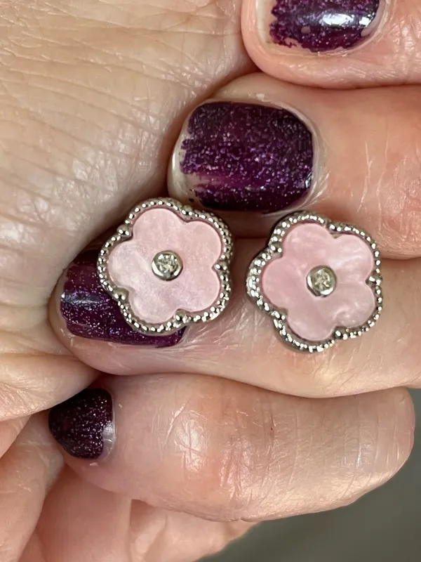 Pearlized Clover Earrings - Image 4