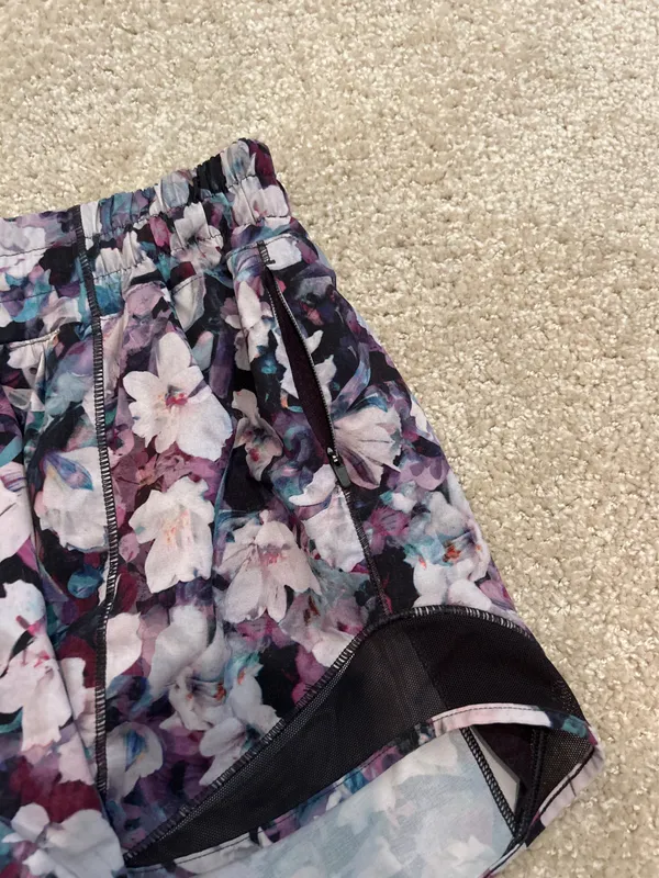Floral Lululemon Shorts Hotty Hot - Image 2