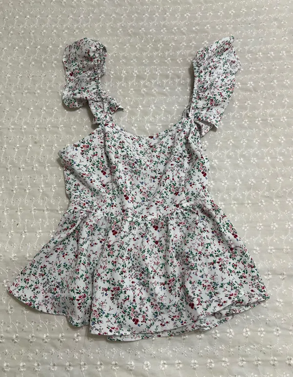 SHEIN Floral Blouse - Image 4