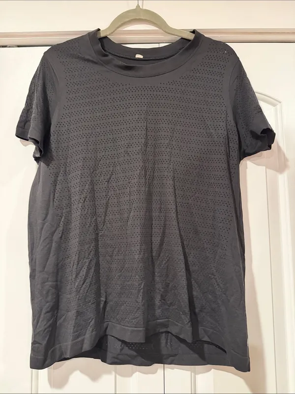 Lululemon Breeze By Short Sleeve black‎ large - Image 2