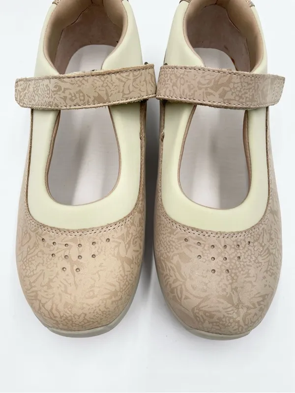 DREW Rose Mary Jane Flats Comfort Shoes Women's Size 7.5 Wide Bone Tan Floral - Image 4