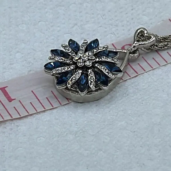Sapphire CZ’ large flower pendant on a long 21” rope chain - Image 8