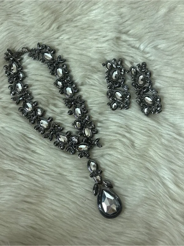 Dark Silver Tone Rhinestone Chunky Statement Necklace & Earring Set - Image 3
