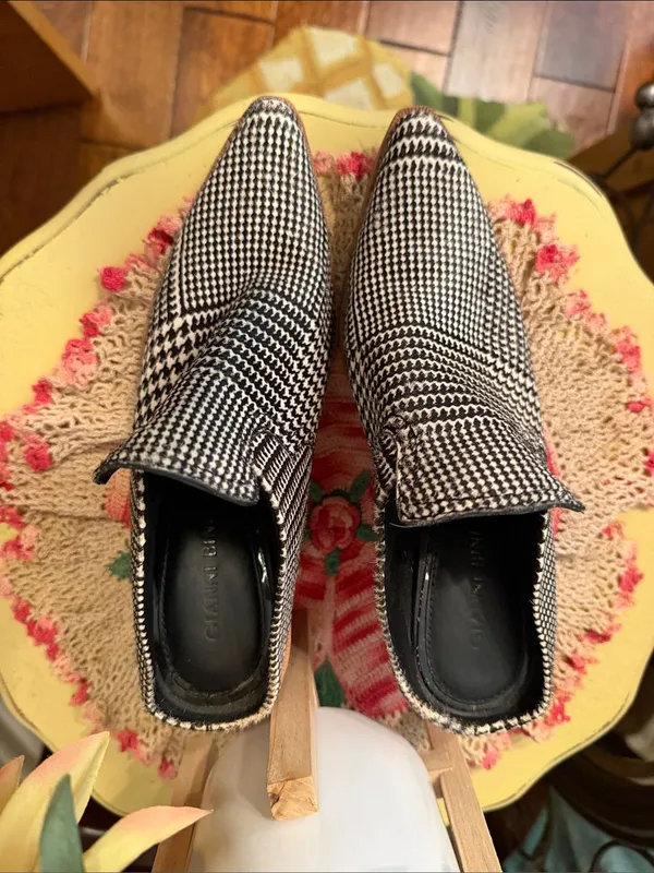 🏁🏁🏁BOGOHO🏁🏁🏁Gianni Bini Women's Black & White Houndstooth Ankle Boots-6.5 - Image 5