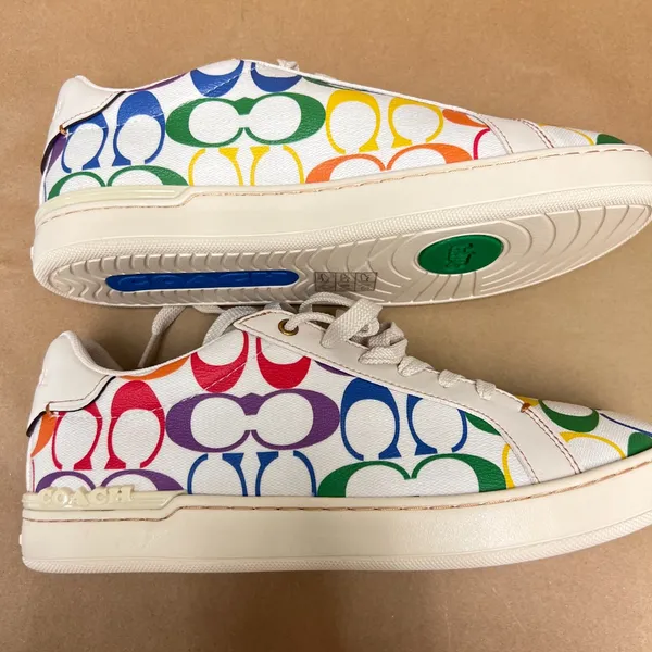 coach Clip Low Top Sneaker In Rainbow Signature Canvas CI898 FOR MEN - Image 4