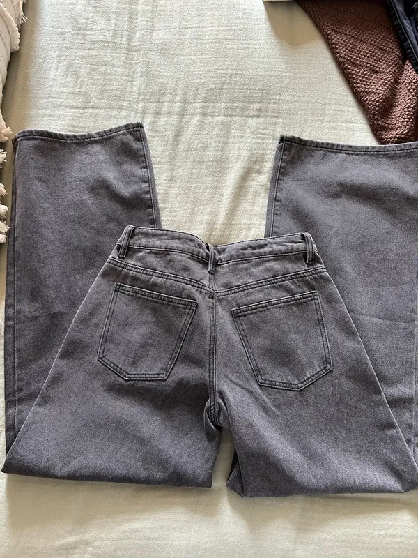 Edikted Low-Rise Jeans - Image 5
