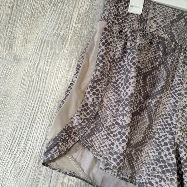 Vitality Balance Athletica M High Rise Breeze Shorts Gray Snake Print Lined Run - Image 8