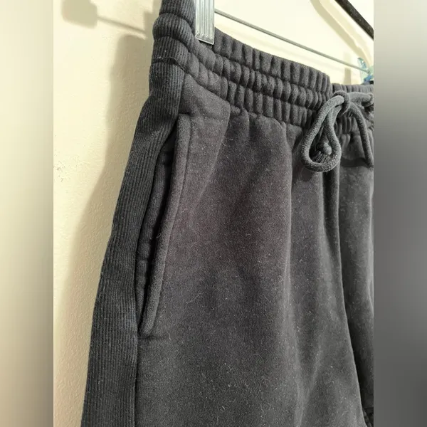 Aritzia TNA Black Cozy Fleece Sweatshorts Drawstring Pockets Women’s Sz S EUC - Image 2