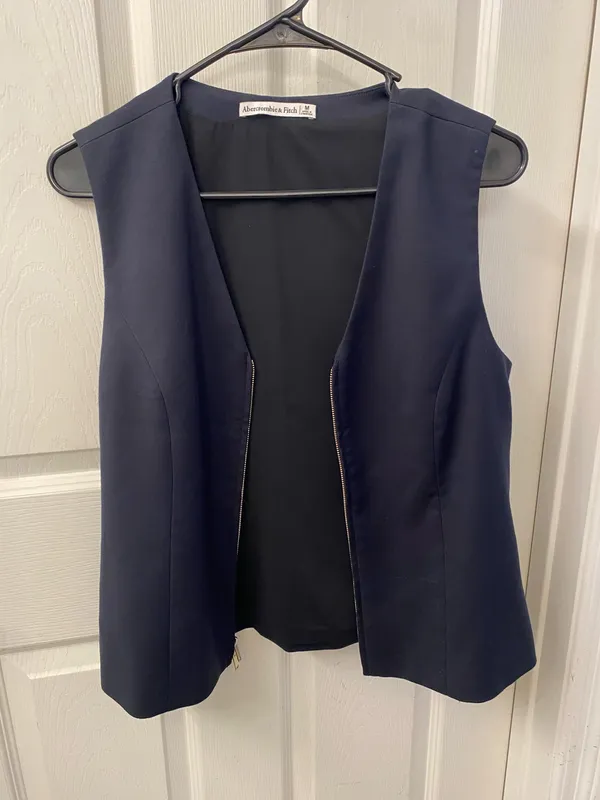 Abercrombie & Fitch Black Sleeveless Zip-Front Vest - Image 3