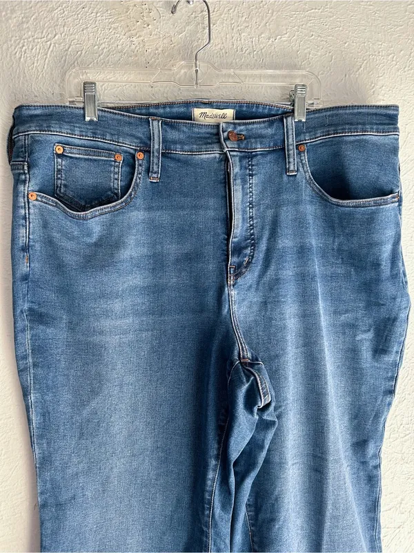 Madewell Plus Skinny Flare Jeans in Elevere Wash Sz 22W - Image 4