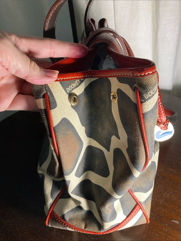 VNTG Dooney & Bourke giraffe Print Tote Bag with Red Leather Trim - Image 10