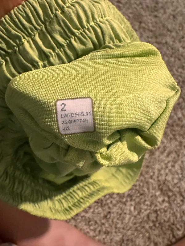Lululemon Hotty Hot 2.5" - Image 3
