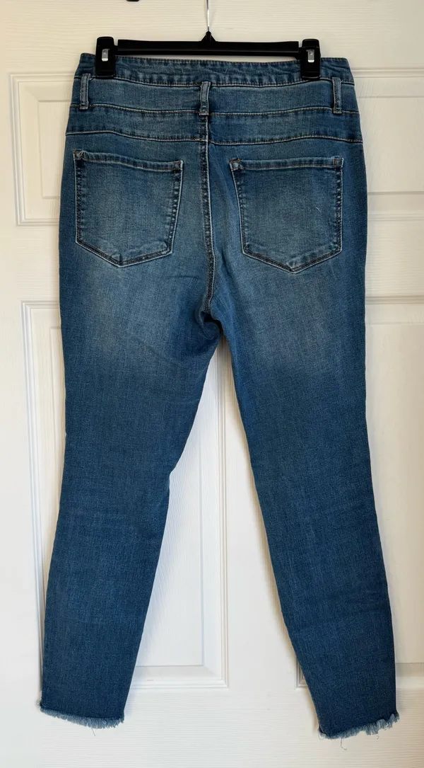 Refuge Women’s Distressed Medium Wash Skinny Jeans Size 8 - Image 3