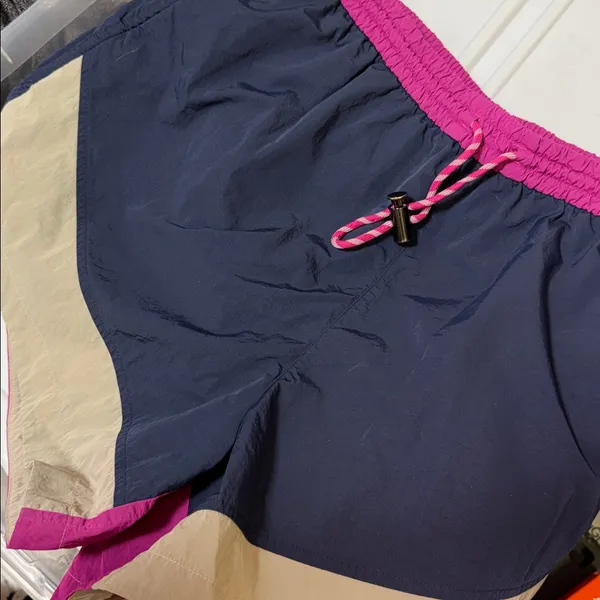Lululemon Evergreen Shorts HR Drawcord ER Tie Logo Women Athletic Colorblock - Image 2