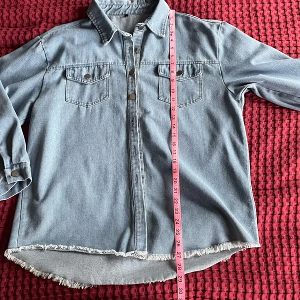 Women’s Oversized Denim Shacket Shirt Jacket Light Wash Frayed Hem Size M - Image 8
