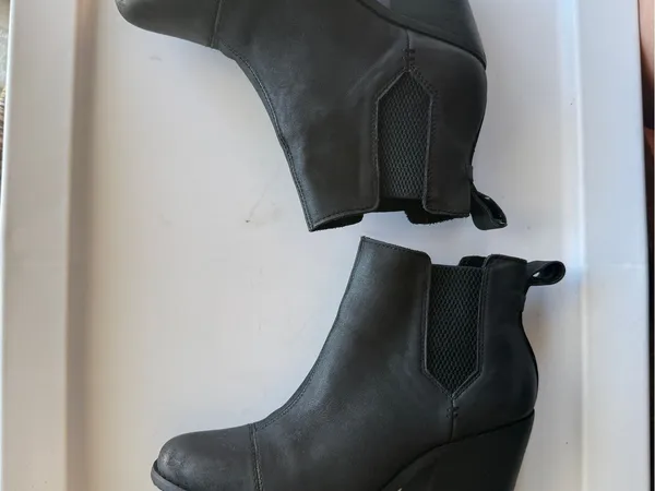 Toms Black Chelsea Ankle Boots with Block Heel Womens 8M - Image 11