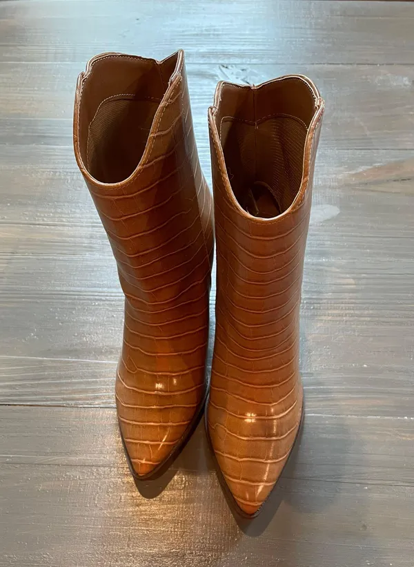Boots - Image 2