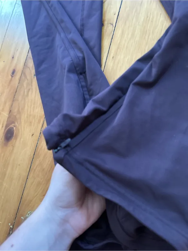 Lululemon women’s purple straight sweatpants 8 zip ankle - Image 3