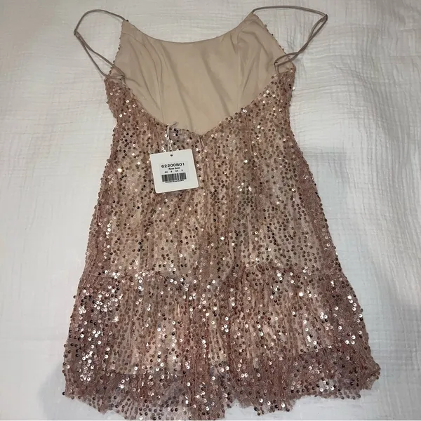 Selfie Leslie Shine Spaghetti Strap Sequin Mini Dress Rose Gold small never worn - Image 4