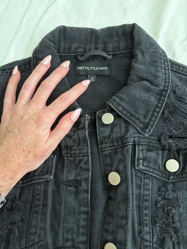 Pretty Little Thing Distressed denim jacket - Image 2
