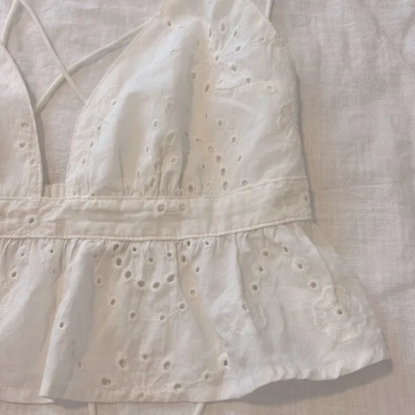 Coastal Chic White Eyelet Peplum Crop Top Open Back Romantic Summer Small - Image 3
