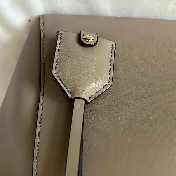 Kate Spade Authentic Gorgeous Light Gray/Taupe Leather Bag Purse 🌺🌺 - Image 4