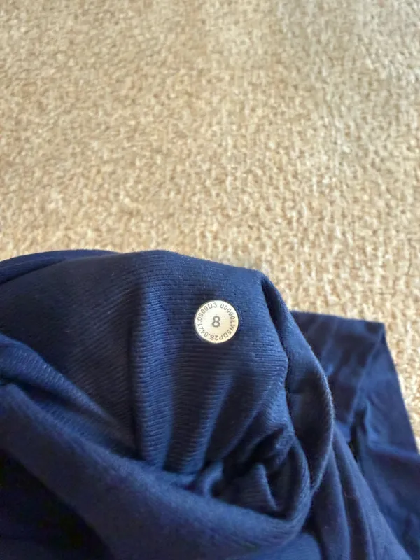 Lululemon size 8 joggers navy - Image 3