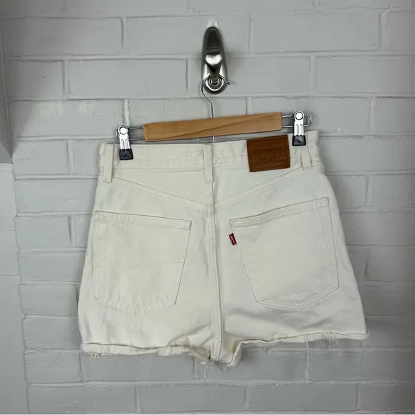 Levi’s Cream 70s High Slim Straight Cutoff Denim Shorts Size 27 - Image 10