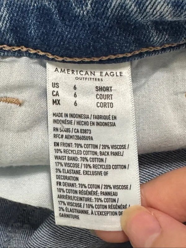American Eagle Strigid Distressed Ripped Knees Mom Jeans Light Wash size 6 Short - Image 13