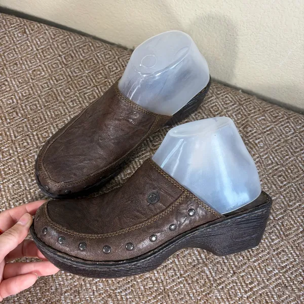 Born Shoes Womens 9 M Metal Studs Slip On Mules Clogs Brown Leather Heels Grunge - Image 3
