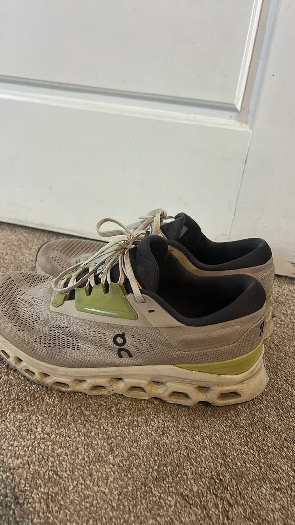 On Cloud Running Shoes - Image 3