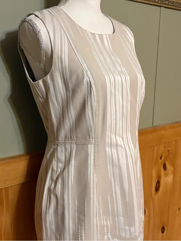 Calvin Klein Sleeveless Beige and White Textured Sheath Dress size 6 - Image 2
