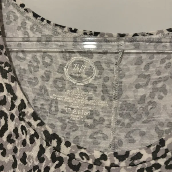 Maurice’s 24/7 Comfort animal print top grey and‎ White size XL - Image 3