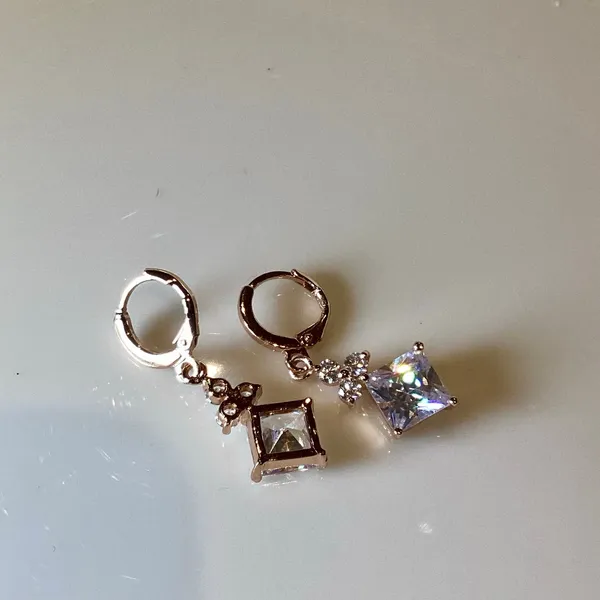 NWOT Hoop Crystal Earrings Gold - Image 5