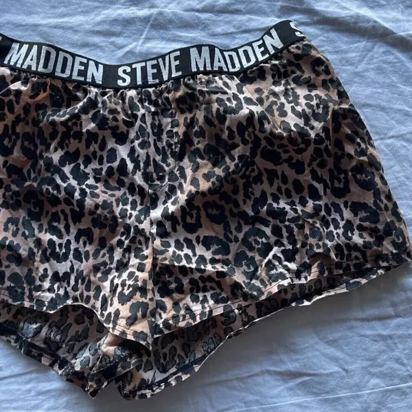 Steve Madden Women's Shorts Cheetah Print sz Small Pjs Comfy Daily Shorts - Image 5