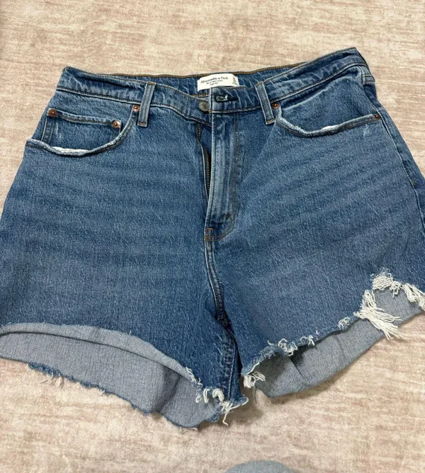 Abercrombie & Fitch curve love mom shorts 4” size 32/14 - Image 2