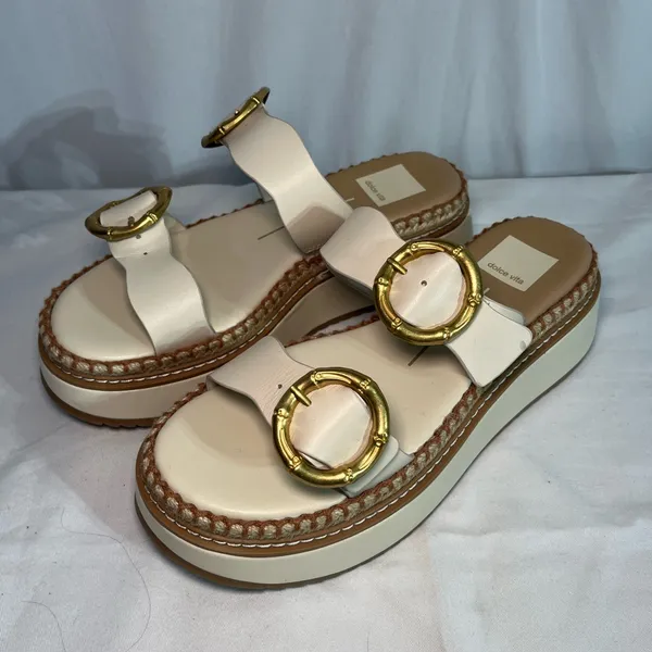 Dolce Vita size 7 women’s cream sandals w/gold buckles. New - Image 2