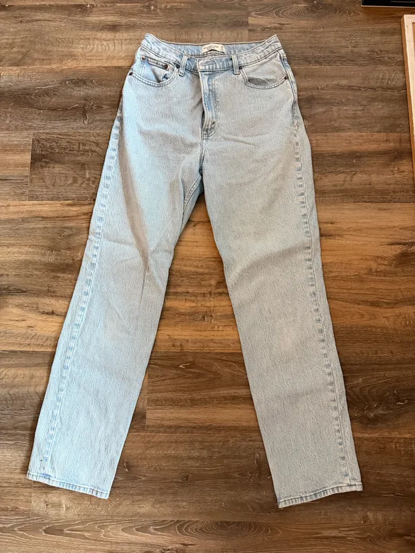 Abercrombie 90s Straight Ultra High-Rise - Image 2