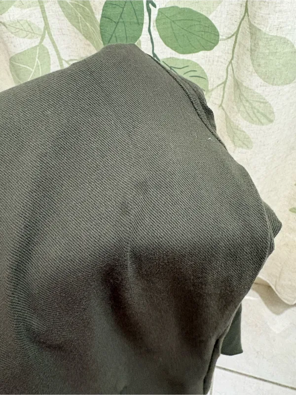 Uniqlo Women's Skinny Pants in Olive Green - Image 4