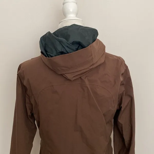 Marmot Brown lightweight rain Jacket with Fitted Silhouette - Image 5