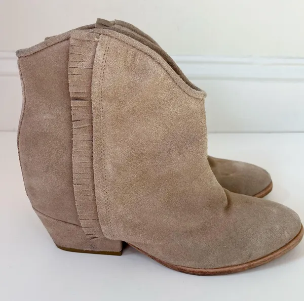 Ariat Women’s Two24 Fender Fringe Suede Ankle Boots Tan - Image 4